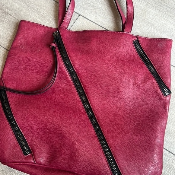 Joes maroon vegan leather zippered lined tote bag - Picture 2 of 7